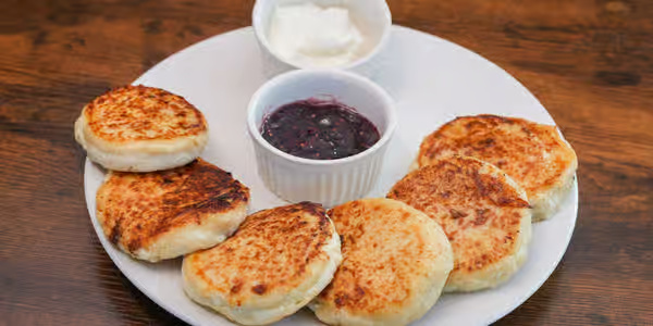 Syrniki with berries